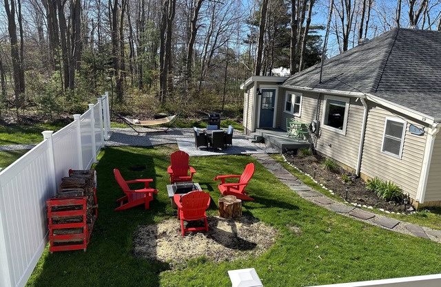 Cottage - Minutes from the Beach