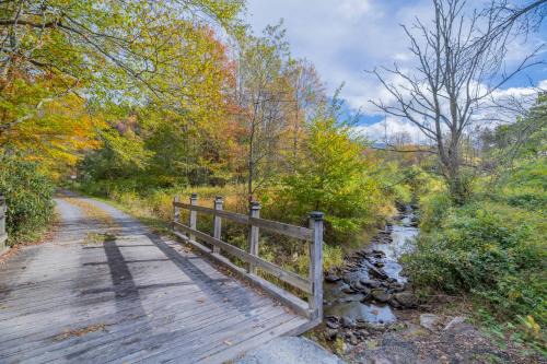 Cottage on Creeper Trail with Wide Open Acreage