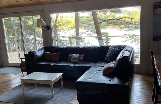 Cottage on Moon River w/Fantastic Deck! (pet friendly)