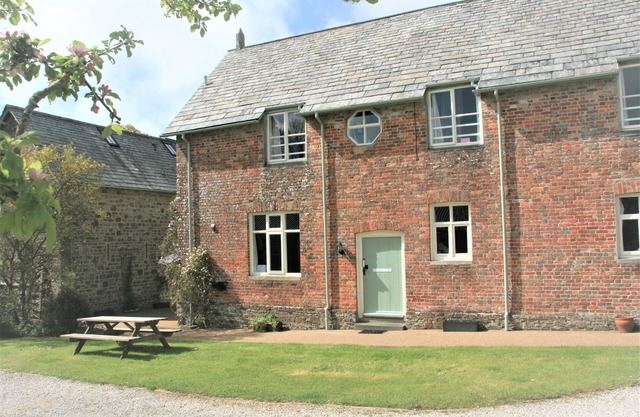 Cottage-Private Bathroom-The Mews