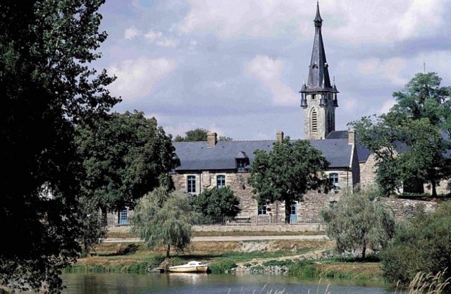 Cottage 'Randonnées À Sert' with Private Garden and Wi-Fi