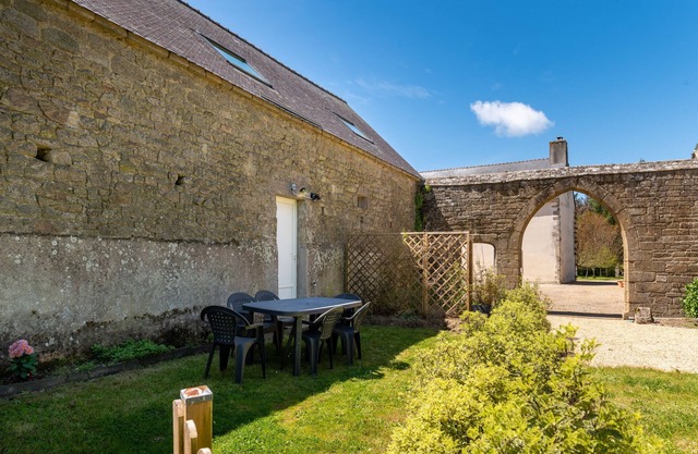 Cottage 'Traou Mad' with Shared Garden and Wi-Fi