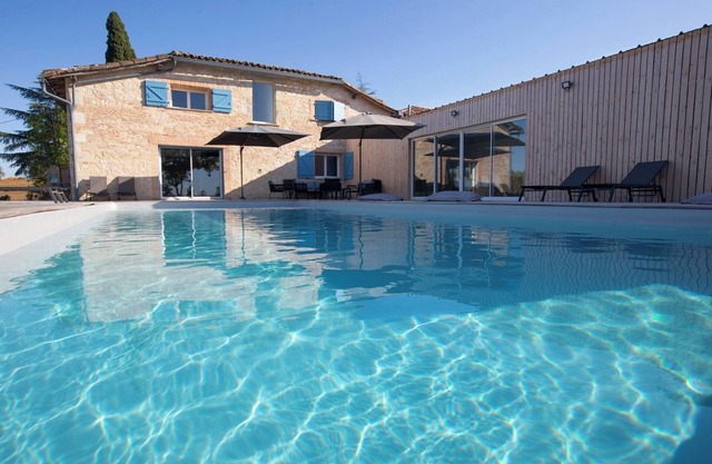 Cottage 'Villa Virginie Gite 2' with Lake View, Wi-Fi and Air Conditioning