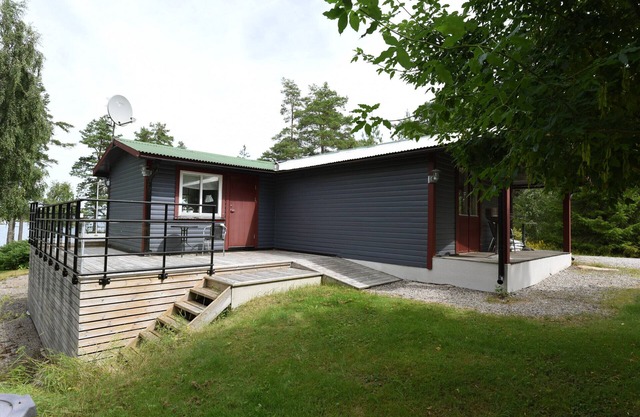 Cottage with a nice view of Lake Vänern outside Mellerud | SE17009