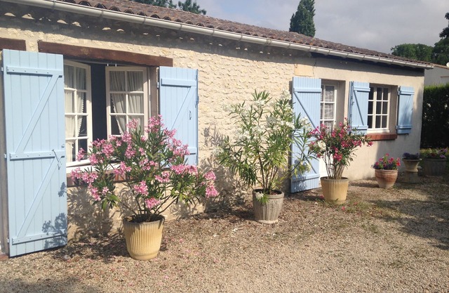 Cottage With Private Pool in Rural Vineyard Setting Close to Atlantic Beaches