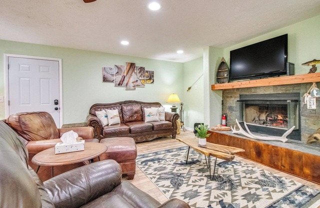 Cotter Home w/Deck ~ 1 Mi to Big Spring Park!