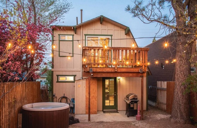 CottonTail Cottage - This cabin has tons of Big Bear Charm and is a perfect mountain getaway!