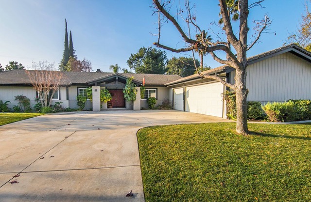 Country Club-Adjacent Home w/Pool, Jacuzzi & More