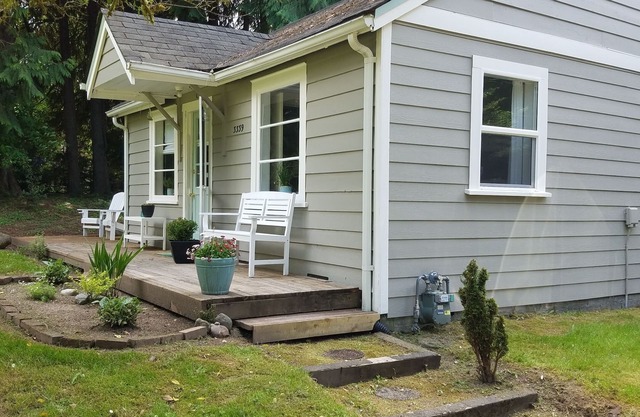 Country Cottage Cuteness!