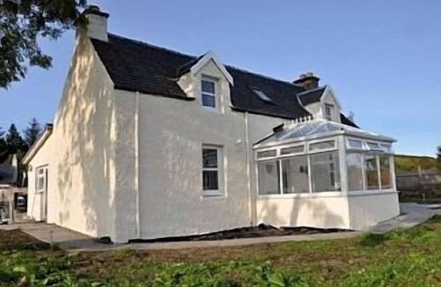 Country Cottage Near Loch Ness, Urquhart Castle And The Village of Drumnadrochit