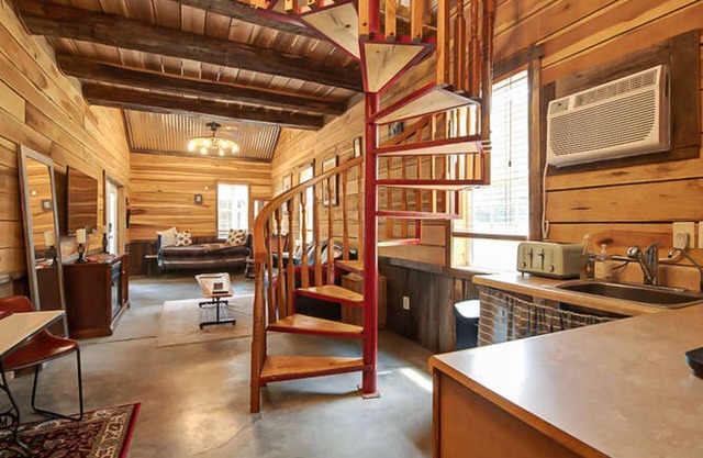 Country Farmhouse and Loft - Friendly Goats!