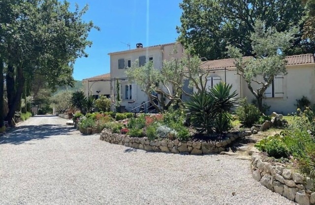 Country house 3 minutes from the Pont Royal golf course