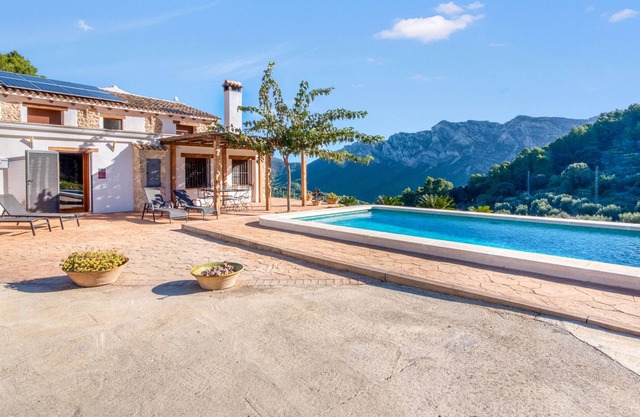 Country House 'Ca's Pelut' with Mountain View, Private Pool and Wi-Fi