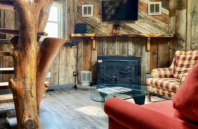 Country living only a short ride from Downtown Knoxville!