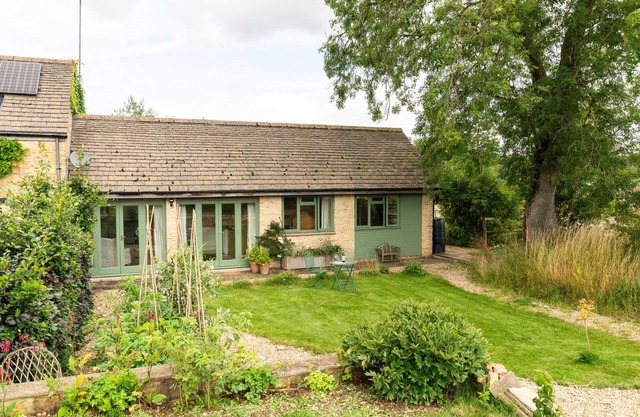 Country retreat with stunning views - Guddlebrook Two