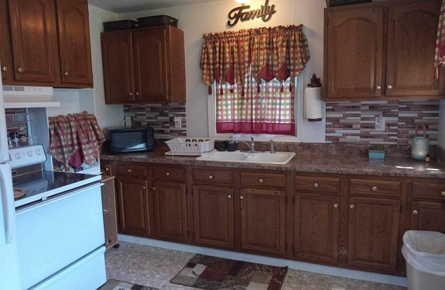 Country Town Cottage-peaceful home in small quiet community in smoky mountains