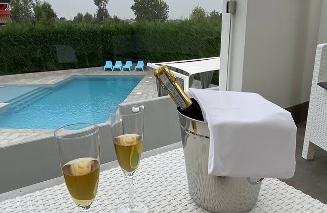 Country villa app. with POOL, A/C,WIFI, PARK and 28sqm PRIVATE TERRACE.