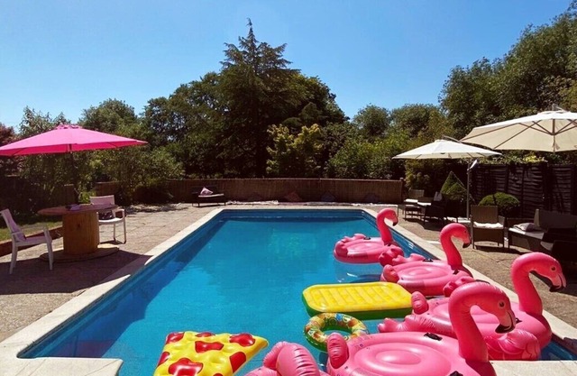 Countryside Farmhouse with heated pool, hot tub, playroom in Essex, near London!