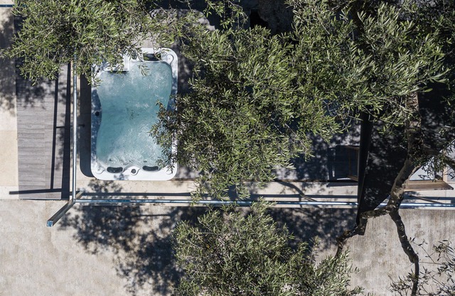 Countryside Villa With hot tub and 2 Pools!