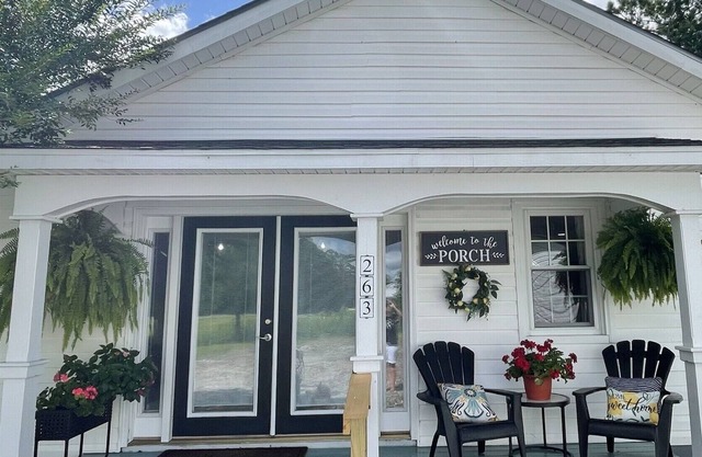 Couples retreat! Enjoy this newly remodeled hidden gem.