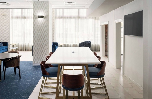 Courtyard by Marriott St. Petersburg Downtown
