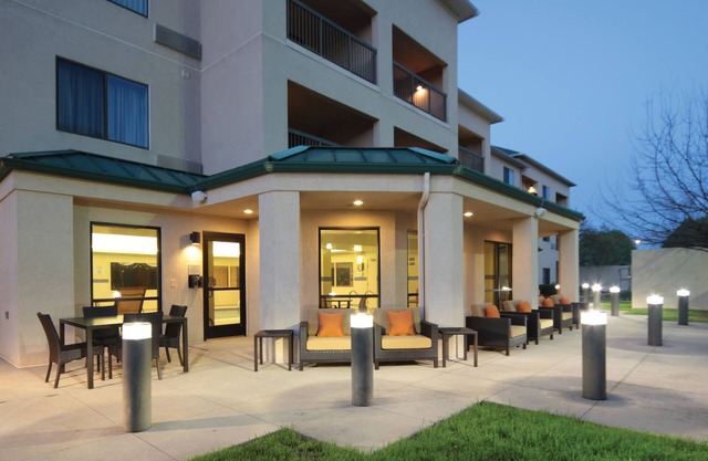 Courtyard by Marriott Dayton North