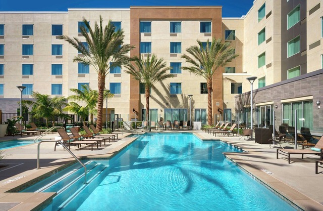 Courtyard by Marriott Los Angeles LAX/Hawthorne