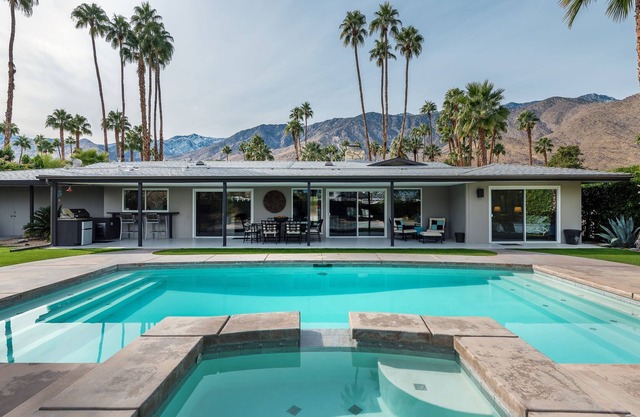 Covered Outdoor Kitchen, Pool, Spa, Golf Course & Mountain Views, Free WiFi