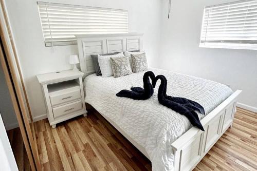 Cozy 1 Bdrm Apartment + Parking (Crab)