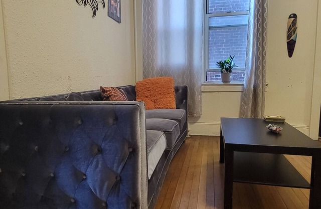 Cozy 1-bedroom apartment with WiFi, AC, and convenience in peaceful Elizabeth NJ