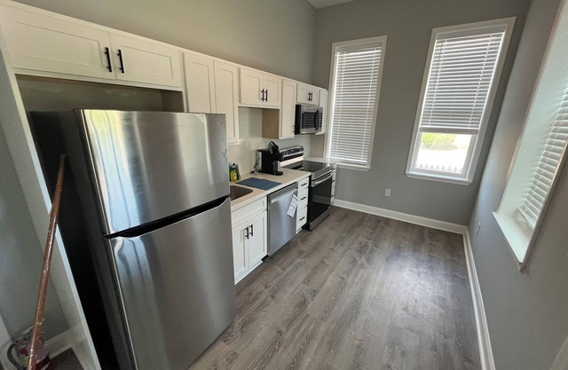Cozy 1-bedroom apartment in amazing Danville with WiFi, AC