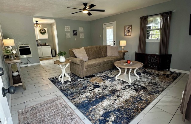 Cozy 1-Bedroom Cottage in Ozark