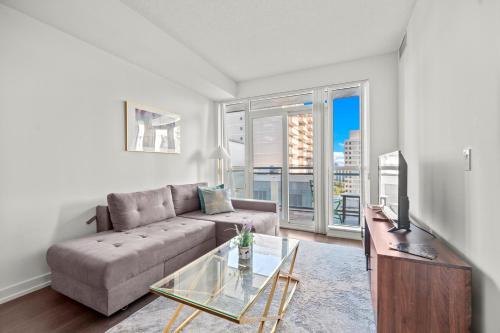 Cozy 1 Bedroom Dunfield Ave