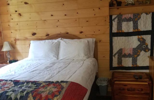 Cozy 1-bedroom house in charming Allardt with AC, WiFi