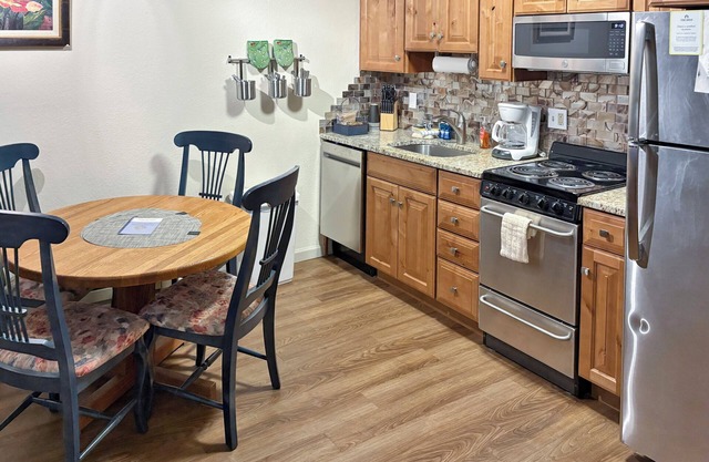 Cozy 1-bedroom resort with WiFi, fitness room in lovely Granby