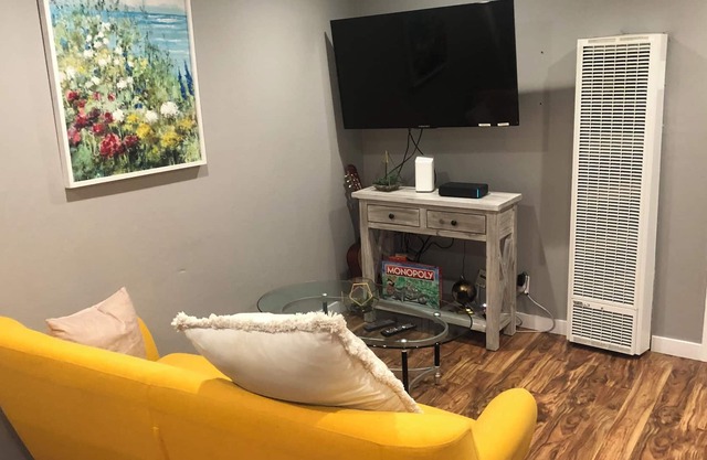 Cozy 1-BR unit, great for working at home & small patio to enjoy your coffee