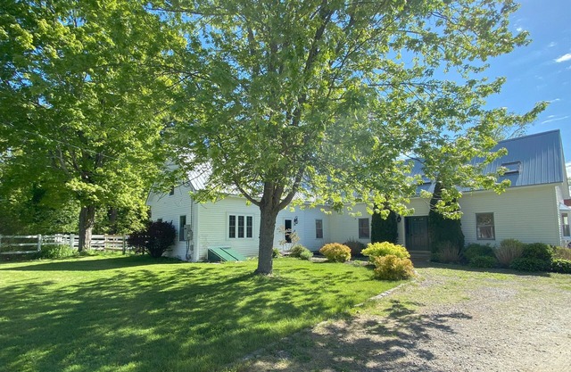 Cozy 1850's farmhouse in the heart of midcoast Maine!