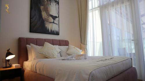 Cozy 1BR Oasis in Masdar City - Pool Access & Easy Airport Reach