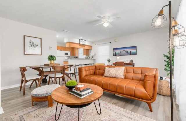 Cozy 2/1 Walkable to dwtn Safety Harbornn