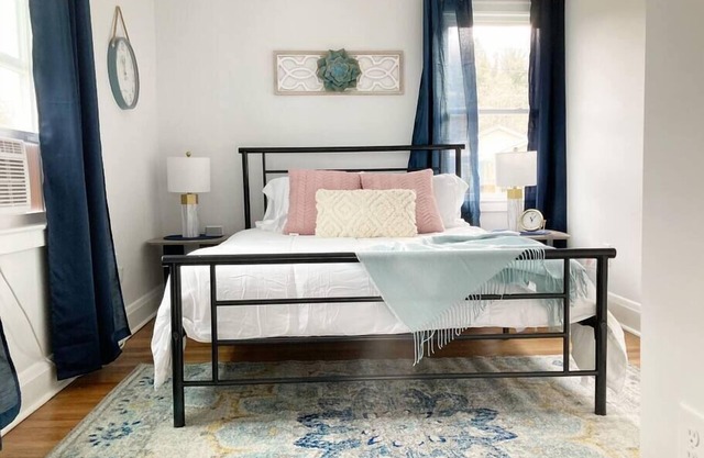 Cozy 2 Bed Apartment Near Downtown Bristol