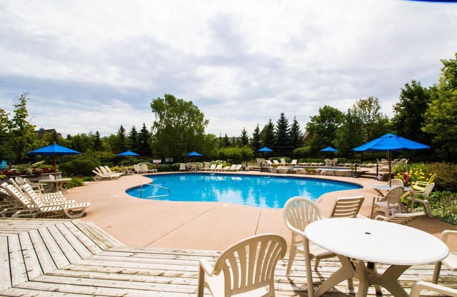 Cozy 2 bedroom condo Sleep 6, Bottom Unit access.