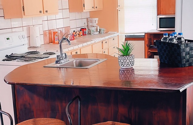 Cozy 2 Bedroom Cabin Style Vacation Beach House