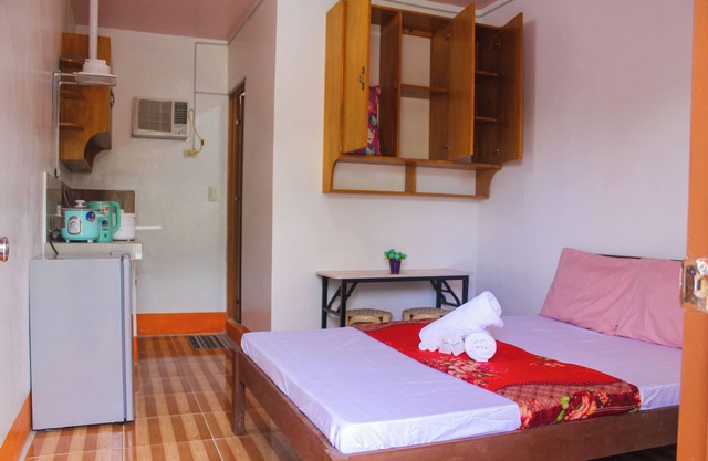 Cozy 2-bedroom apartment in charming Panglao with WiFi, AC
