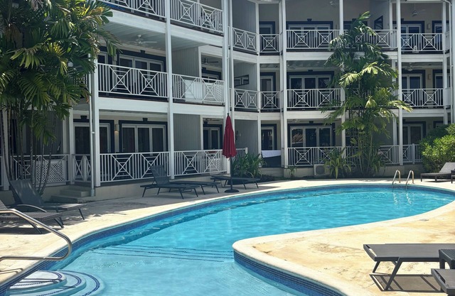 Cozy 2-bedroom apartment with AC, 5 min walk from beach
