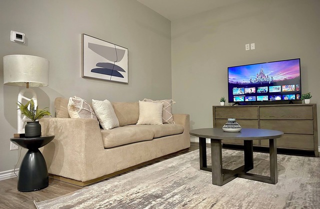 Cozy 2-bedroom apartment with AC, WiFi in charming Durant