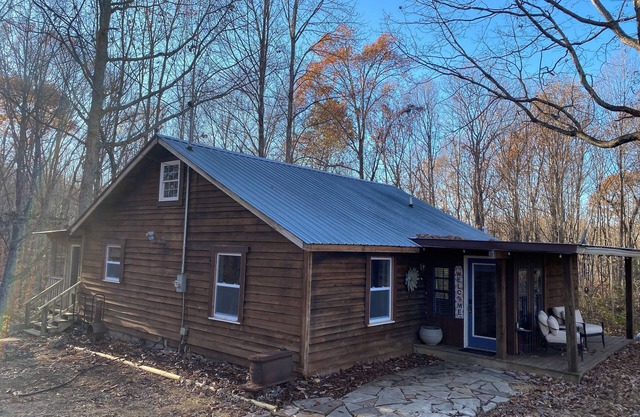 Cozy 2-bedroom cabin on 5 private acres in charming Pegram, TN
