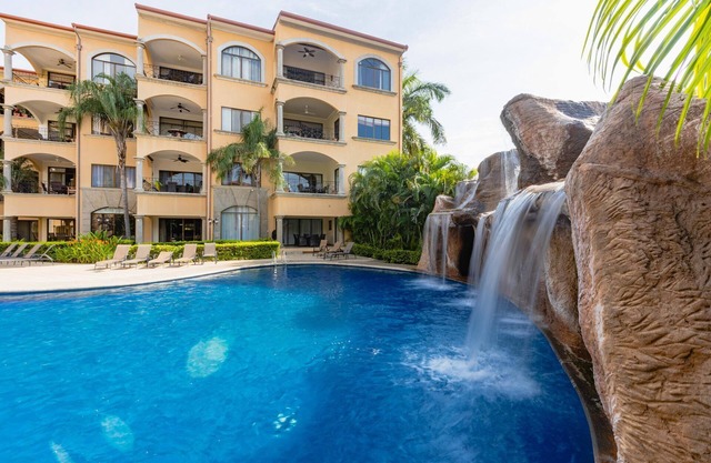 Cozy 2-bedroom condo with balcony