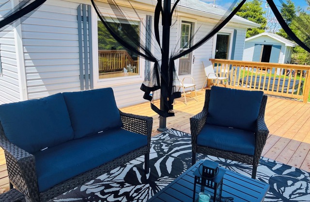 Cozy 2-bedroom cottage in lovely Mill River East with WiFi, AC