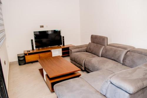Cozy 2 Bedroom Luxury Apartment No2