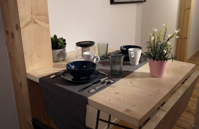 Cozy 2-bedroom maisonette near Metro